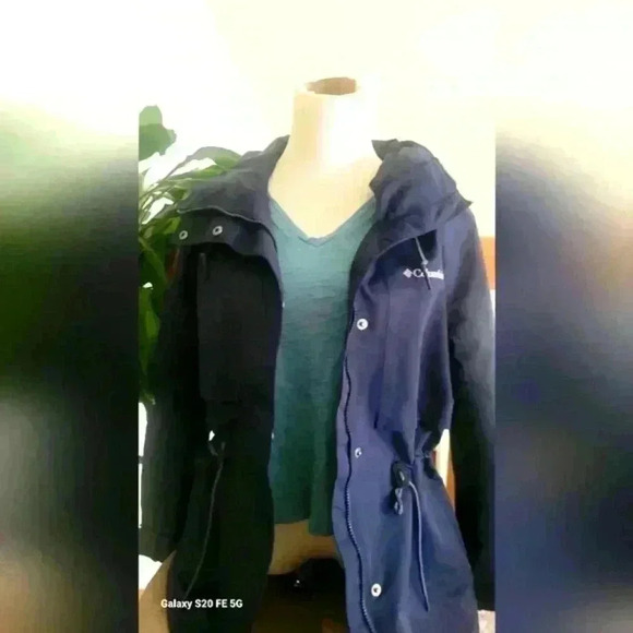 Columbia insulated women's jacket, Medium, Navy blue , in excellent condition. - Picture 12 of 14